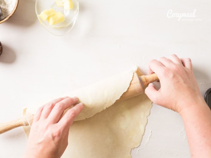 Making galette pastry