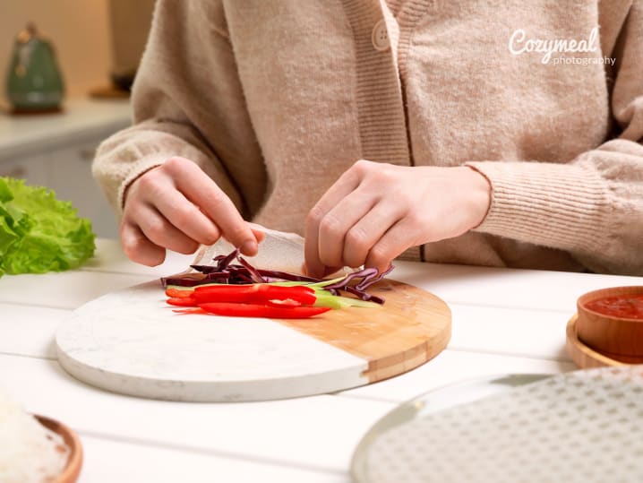 Making rice paper rolls
