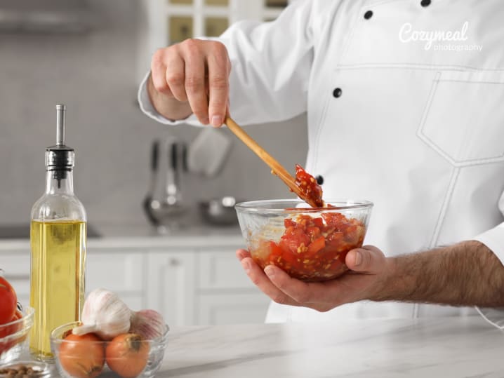 Making tomato sauce