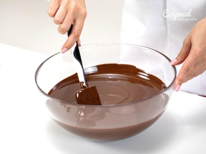 Mixing melted chocolate