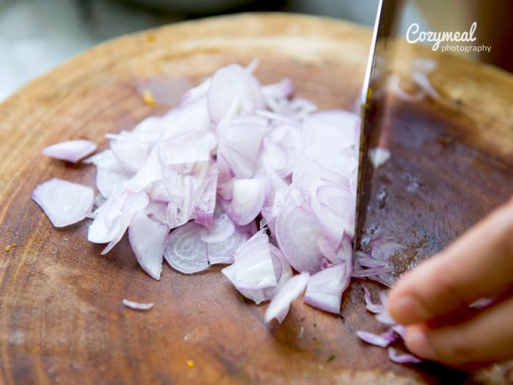 Photo 2   person slicing shallots