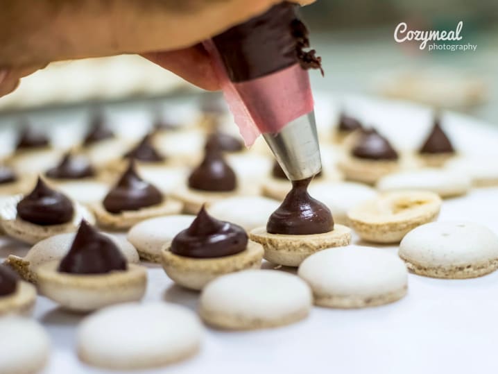 Photo 4   piping filling into macaron shells