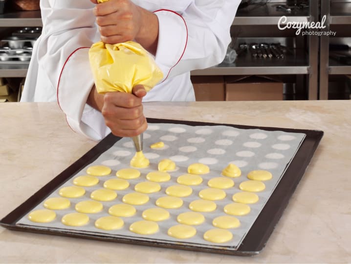 Piping macarons