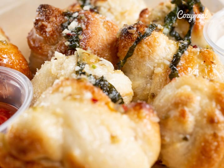 Pizza knots