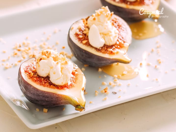 Roasted figs with ricotta