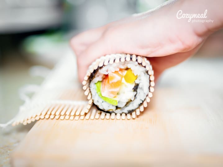 Rolling sushi