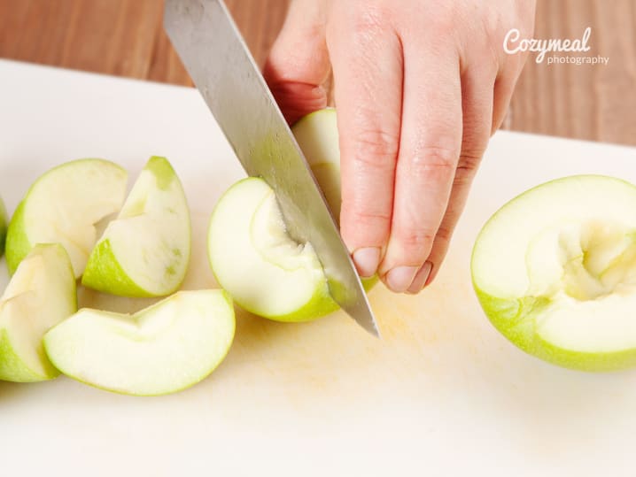 Slicing apples