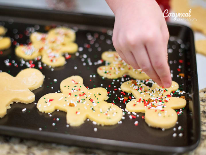 adding sprinkles to cookies