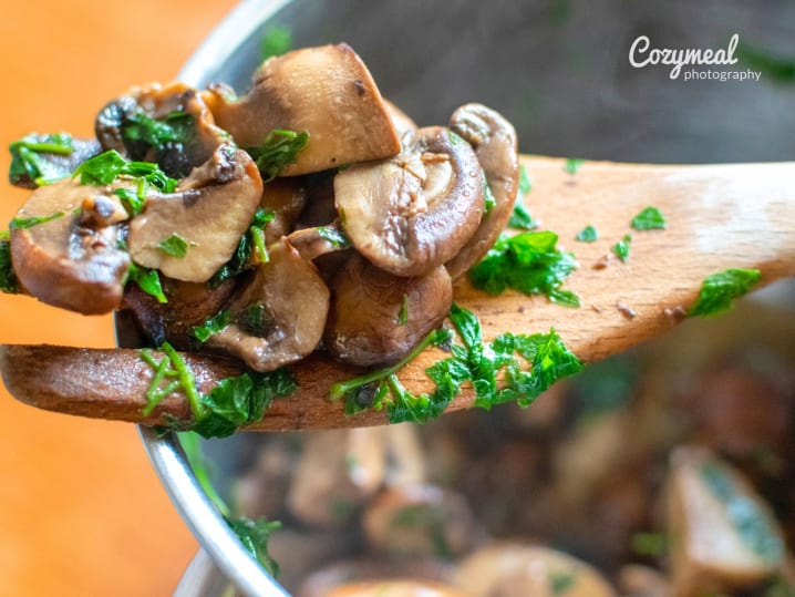 artisan pizza sauteМЃ mushrooms