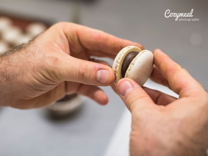 assembling macarons