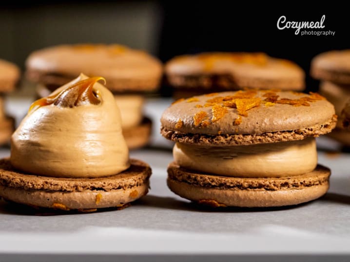 caramel filled gingerbread macarons