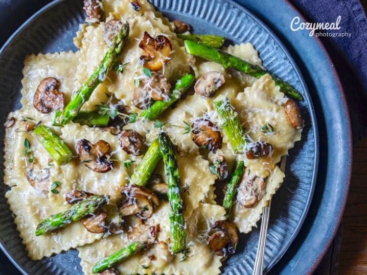 cheese ravioli with asparagus and mushrooms