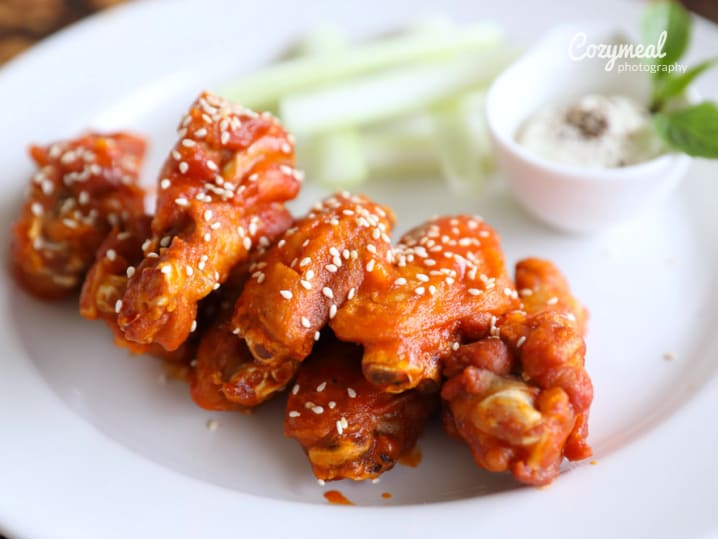 chicken wings with blue cheese dip