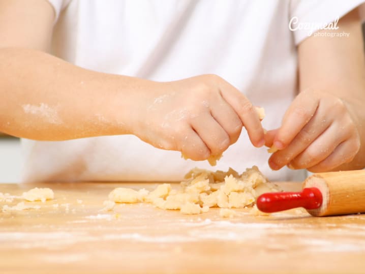 children cooking