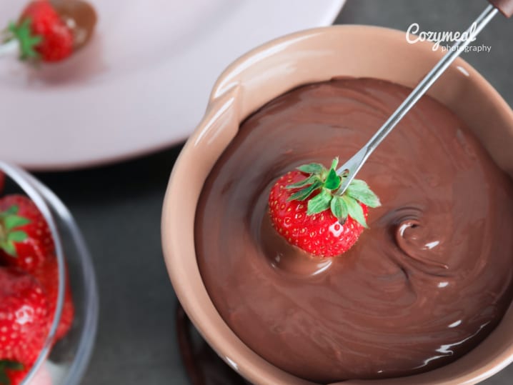 chocolate fondue with strawberries