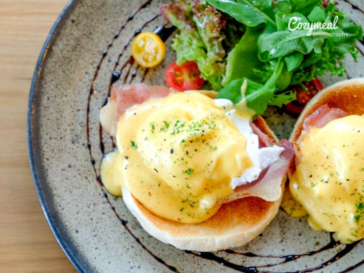 classic eggs benedict