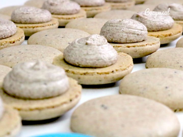 cookies and cream macarons