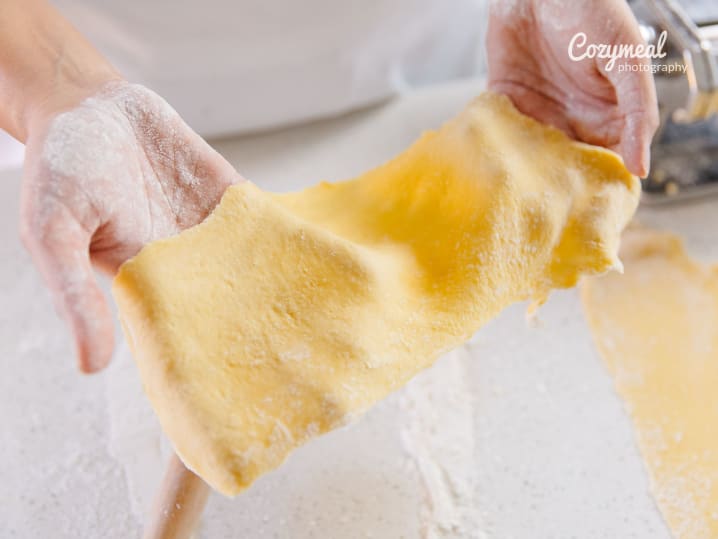 making thin pasta sheet