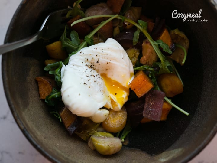 Poached eggs with hash