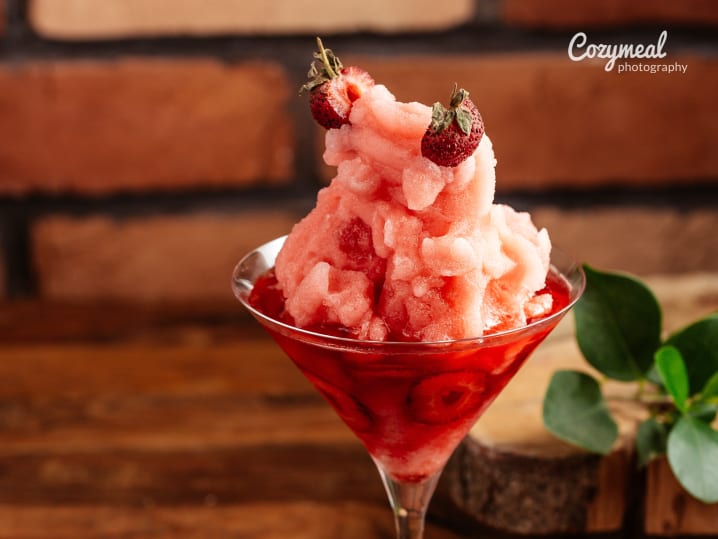strawberry ice cream cocktail