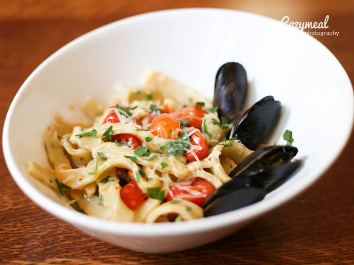 pasta dish with tomatoes and mussels 