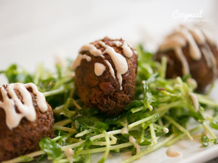 Felafel cakes with tahini sauce