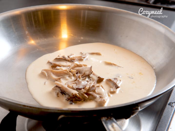 cooking mushroom cream sauce