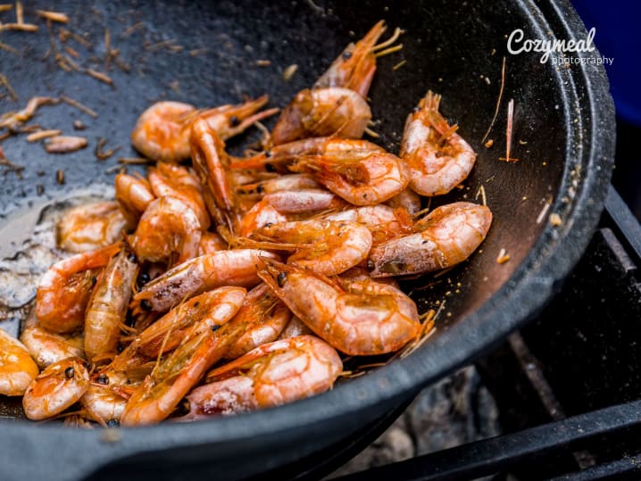 cooking shrimp in a wok
