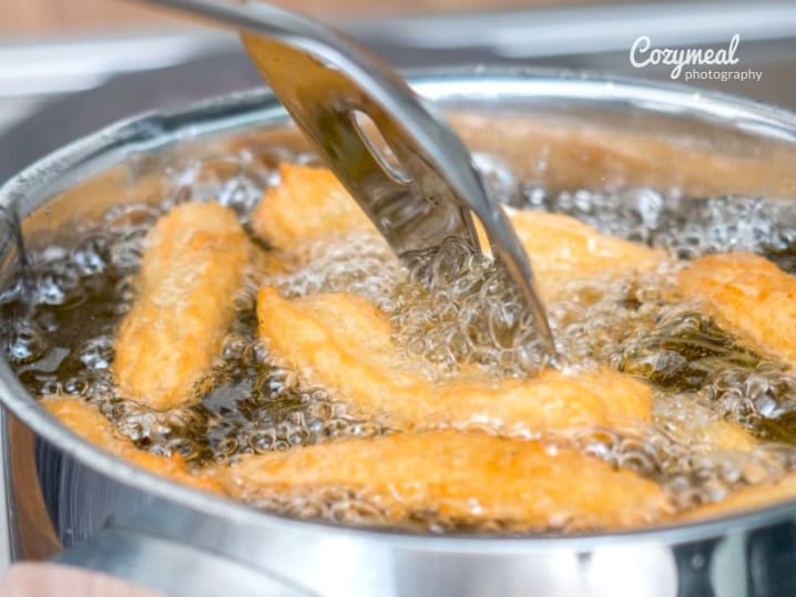 cooking churros in oil
