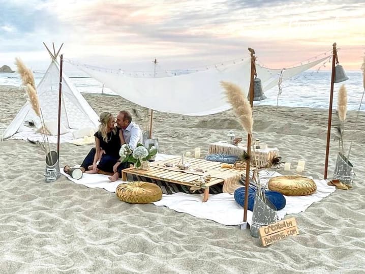 couple picnic on beach