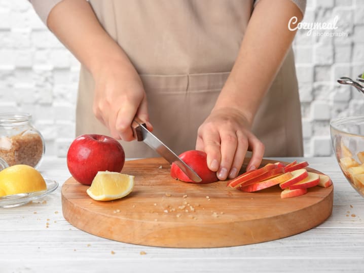cutting apples