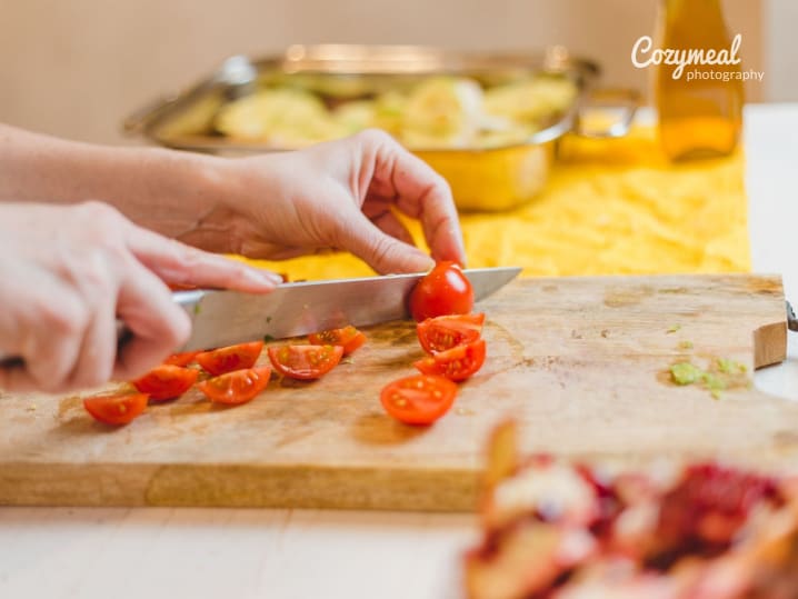 cutting tomato