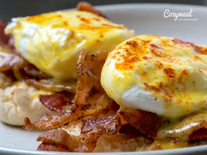 eggs benedict with bacon