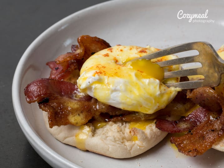 eggs benedict with bacon