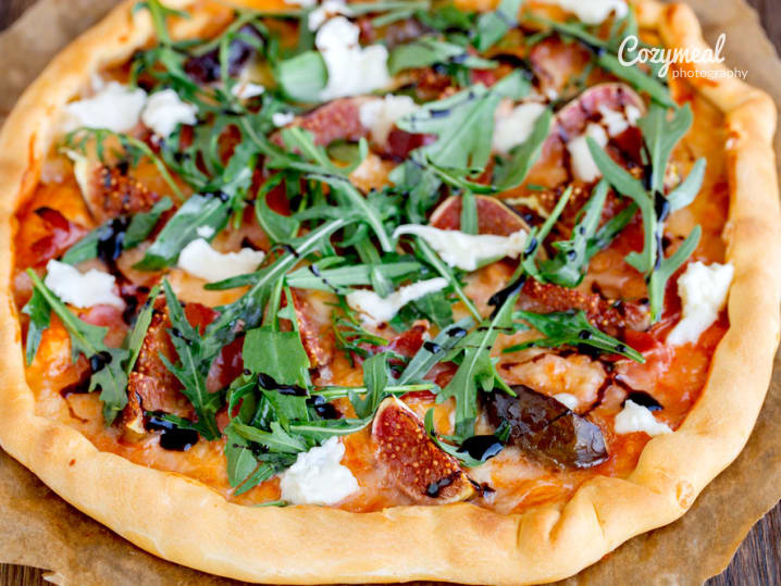 fig and prosciutto pizza