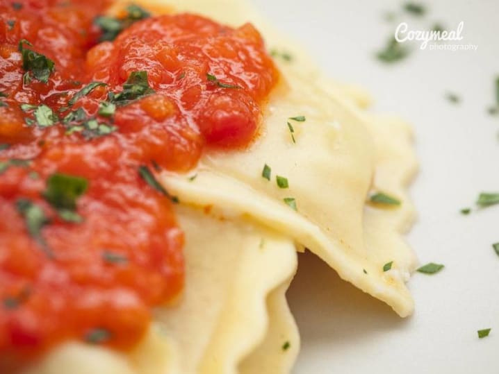fresh tomato basil sauce ravioli
