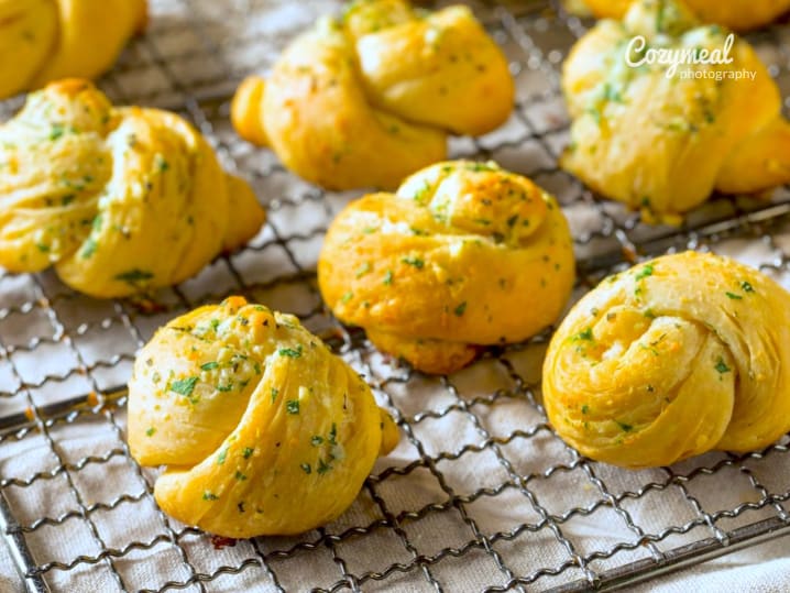 garlic knots