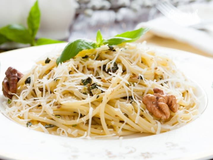 homemade spaghetti with walnut sauce