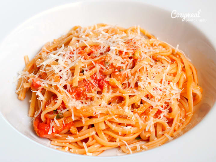 linguine pasta al pomodoro