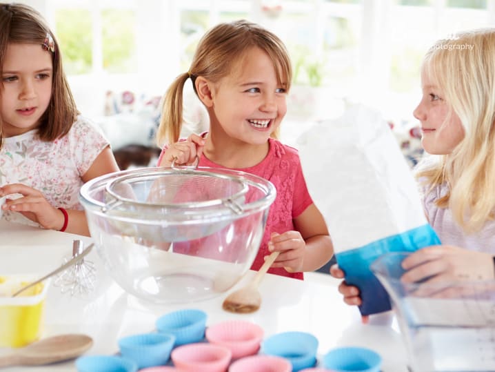 little kids making muffins