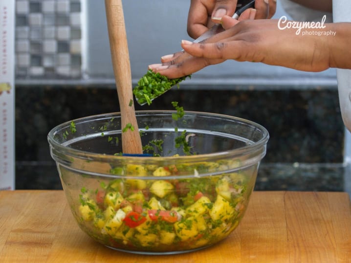 making mango salsa