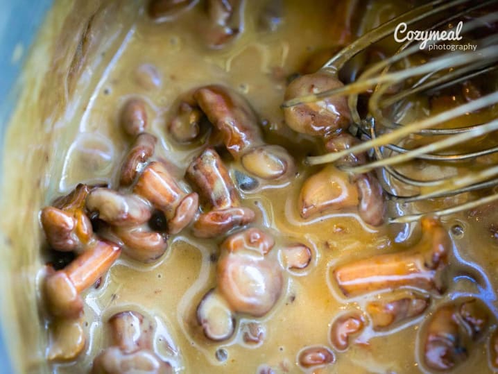 making mushroom sauce
