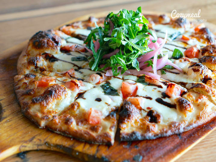 margherita pizza with arugula