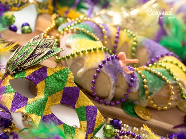 mini mardi gras cakes
