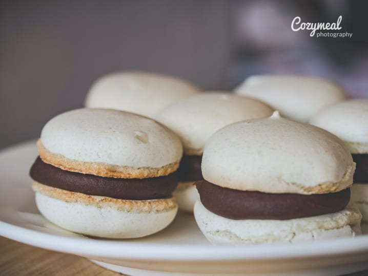 macarons with chocolate ganache