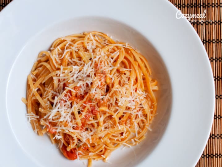 overhead shot of linguine pomodoro