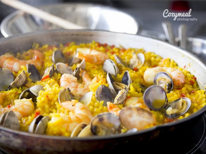 paella with chicken and mussels and shrimp