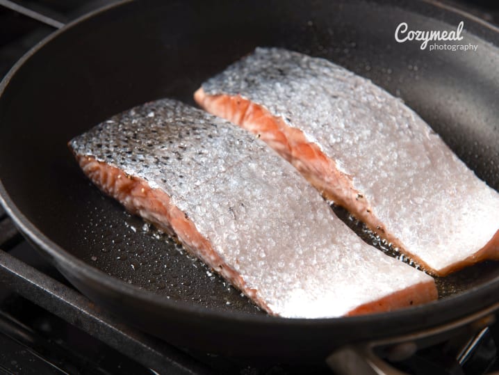 pan searing salmon