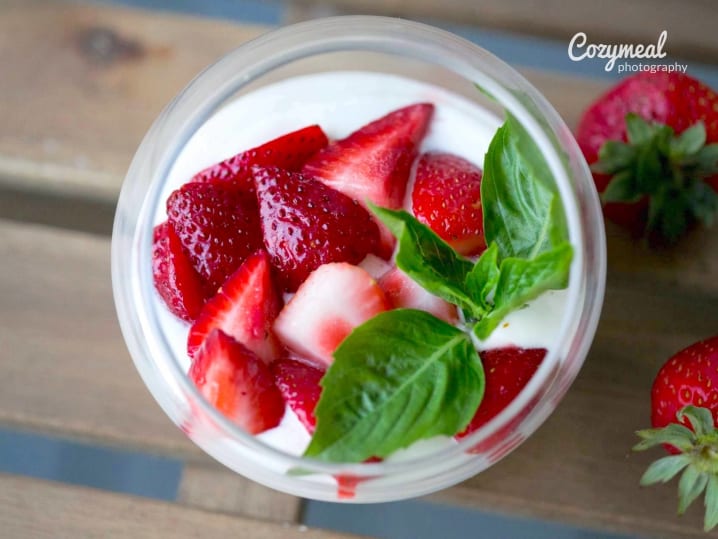 panna cotta with strawberries