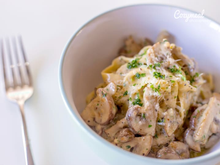 pasta alfredo with mushrooms